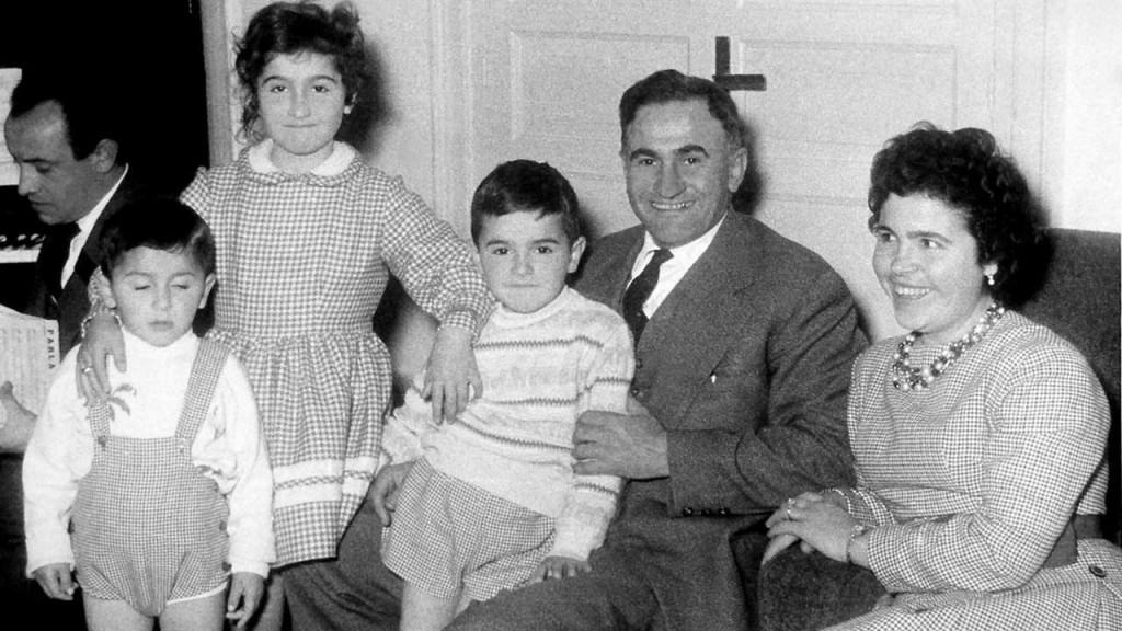 Da sinistra a Destraç Nipote Giamino Misuraca, la figlia Agata, il figlio Salvatore, Pompeo Misuraca, la moglie Antonietta